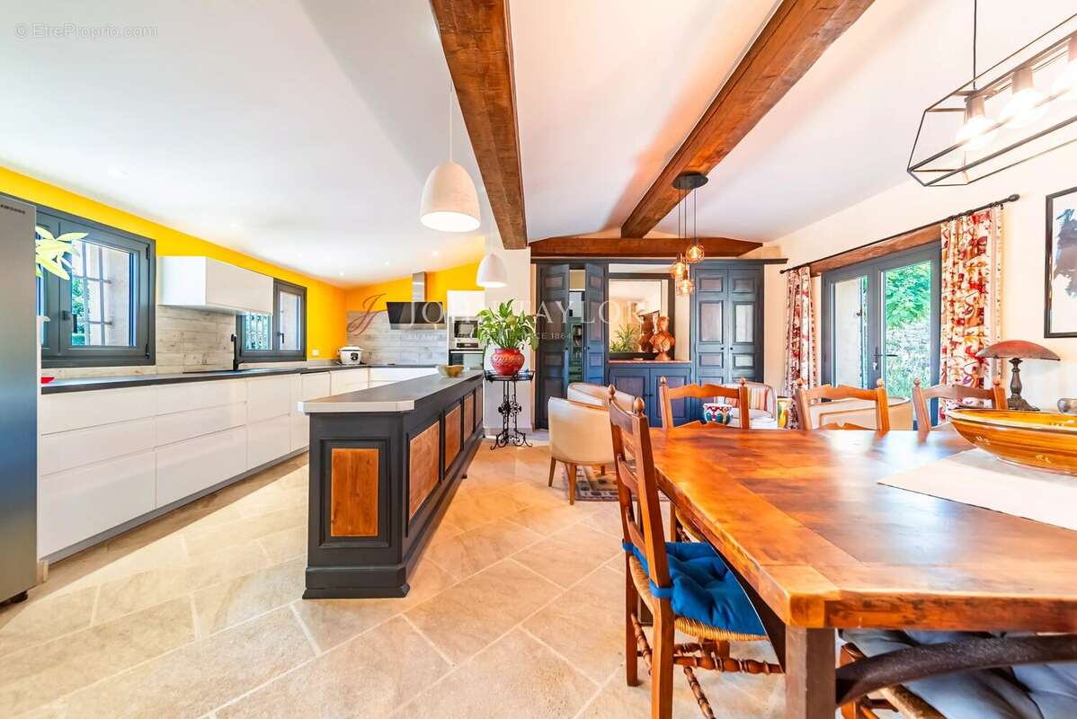 Maison à BONNIEUX