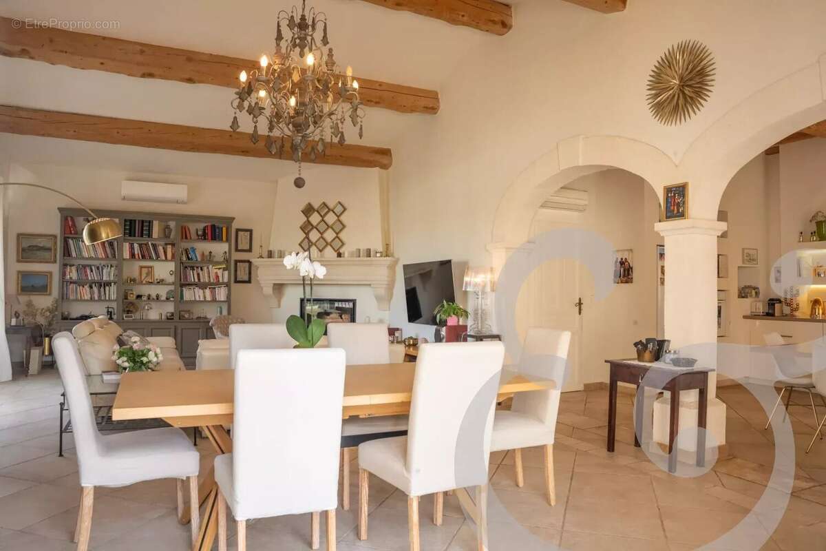 Maison à FONTVIEILLE