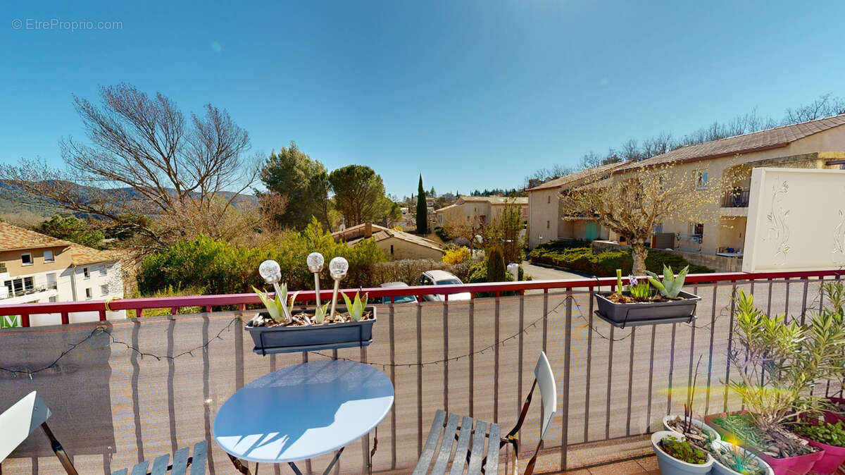 Appartement à GREOUX-LES-BAINS