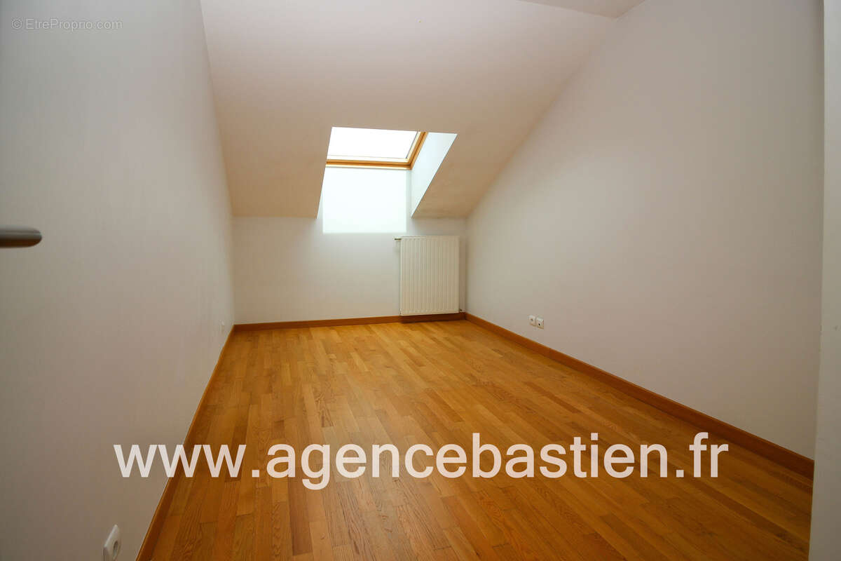THOIRY   Appartement T4 - Dernier étage - proche centre ville - Exclusivité - photo 7