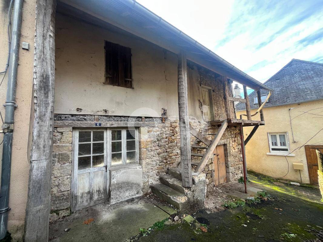 Maison à TERRASSON-LAVILLEDIEU