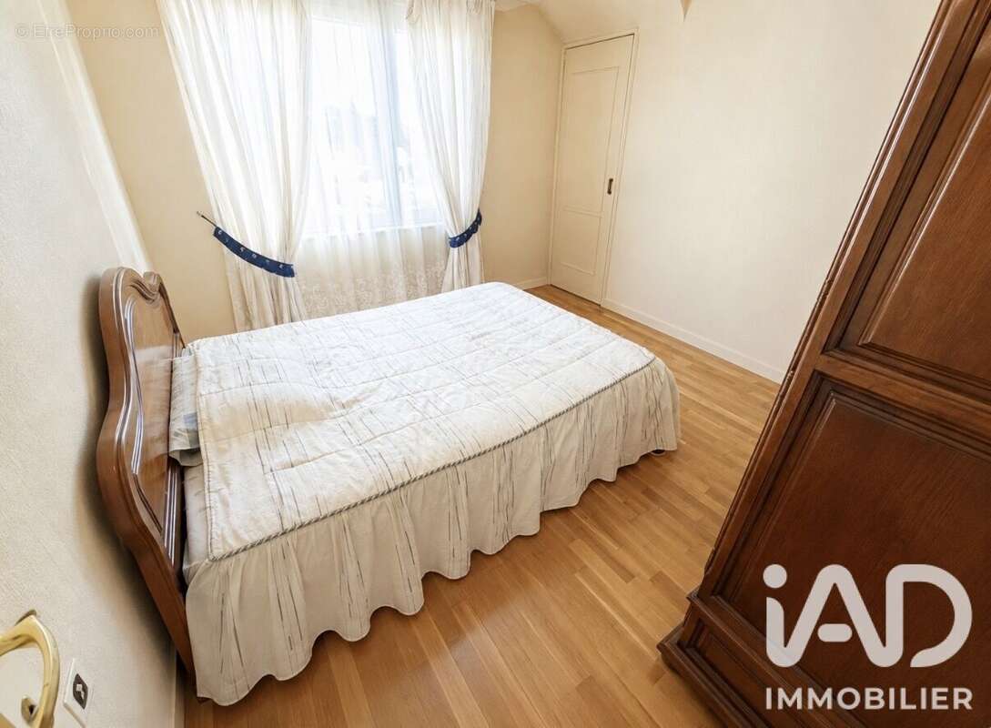 Appartement 72 m² à Villeneuve-Le-Roi  - photo 8