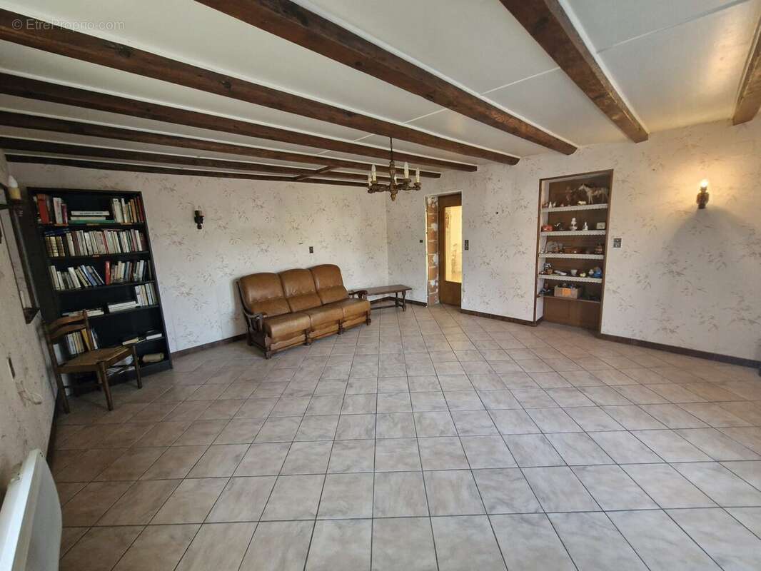 Maison à LONGEPIERRE