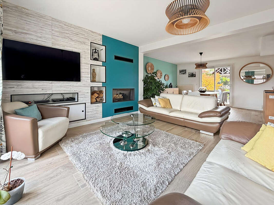 Maison à VERRIERES-LE-BUISSON