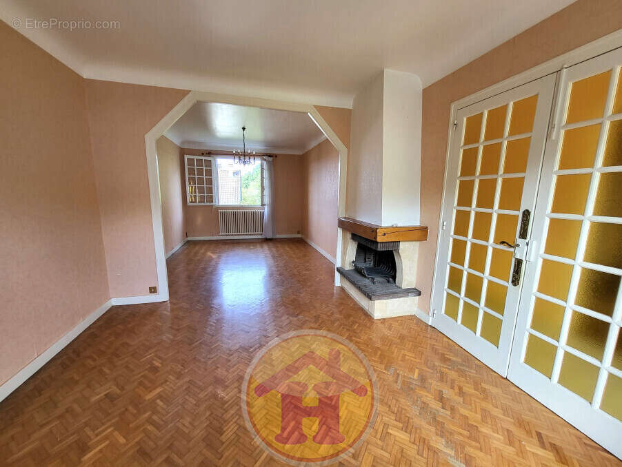 Maison à SAINT-JUNIEN