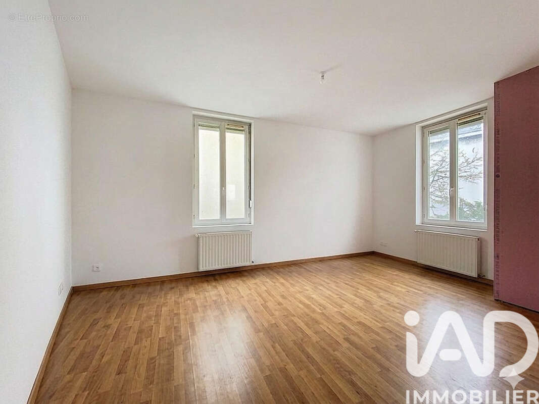 Photo 2 - Appartement à DECINES-CHARPIEU