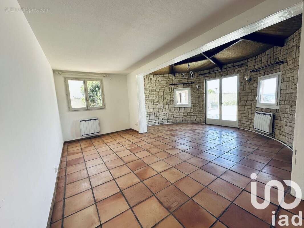 Maison 132 m² à Vitrolles  - photo 2