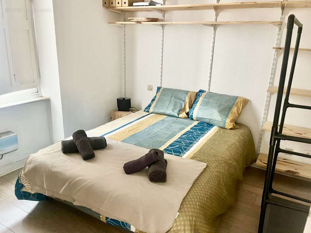 Chambre 2 - Appartement à CARCASSONNE