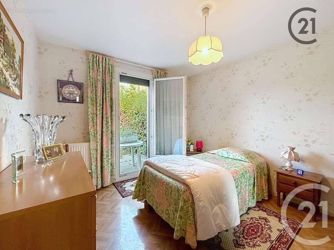 Maison à LA CHAPELLE-SAINT-LUC