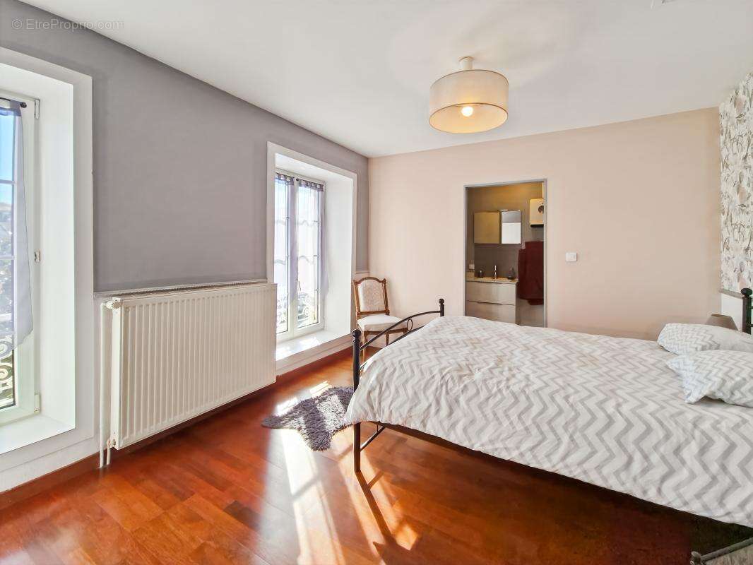 Maison à TONNAY-CHARENTE