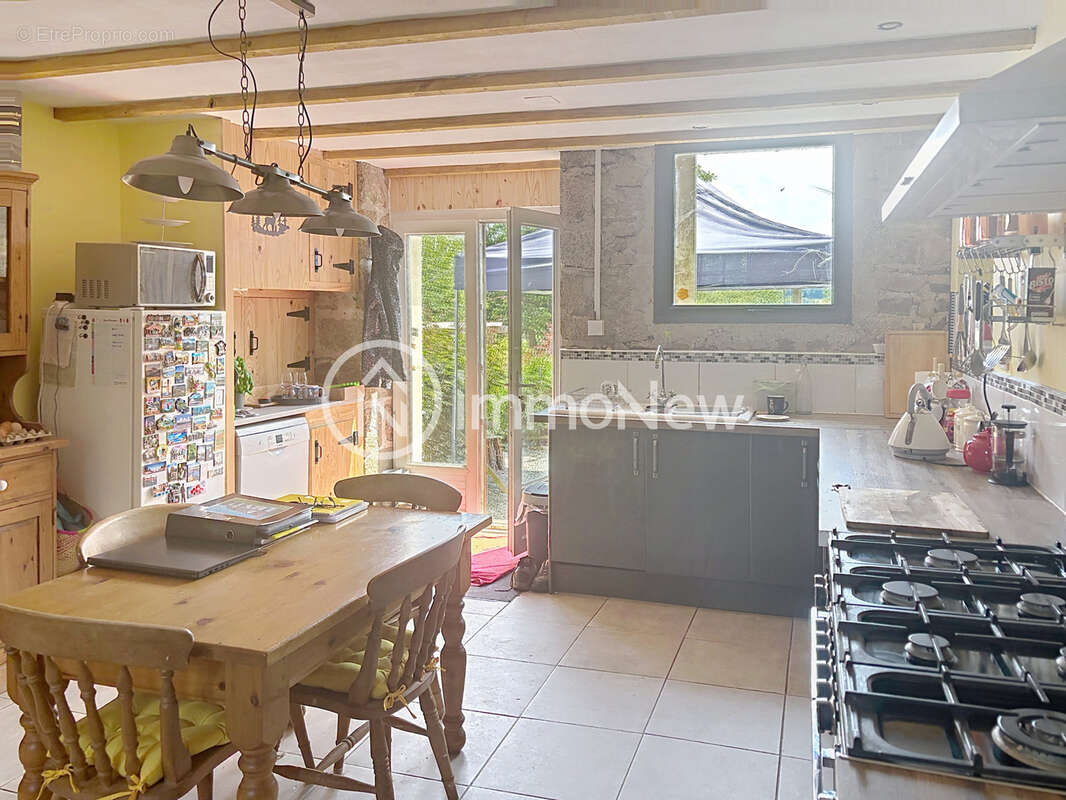 Maison 152 m2 au calme avec gite sur terrain 5000 m2 a 5 minutes de sourdeval - photo 7