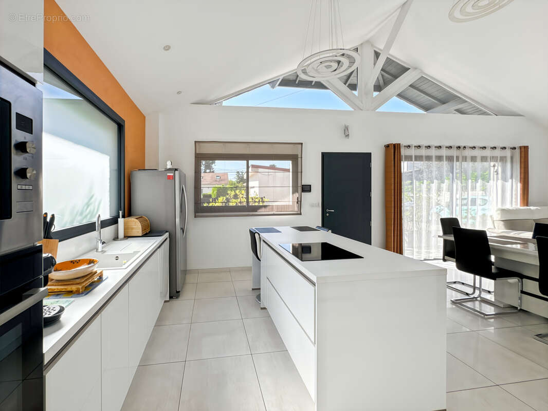 Maison à COLLONGES-AU-MONT-D'OR