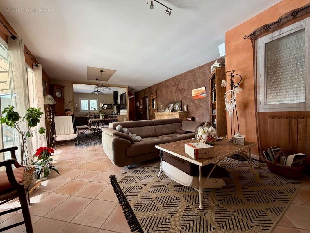 Maison à VILLEMOUSTAUSSOU