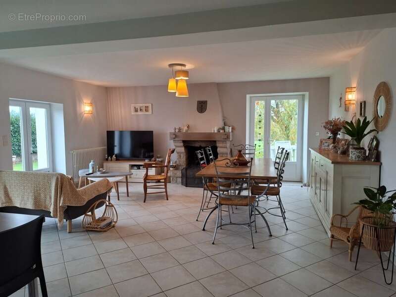 Maison à MONTREUIL-AU-HOULME