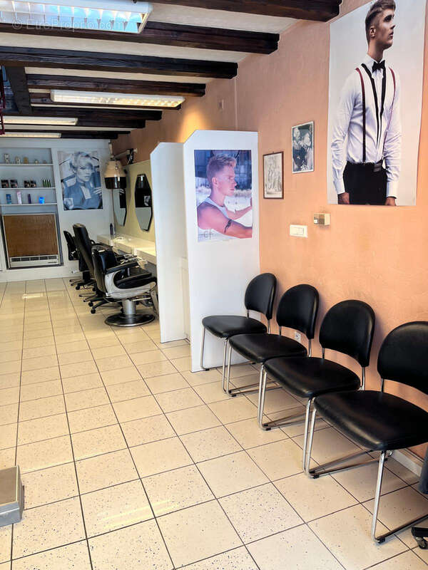 OPPORTUNITÉ RARE AU CŒUR DE WISSEMBOURG : Murs commerciaux d'une institution locale & Appartement de fonction - photo 5