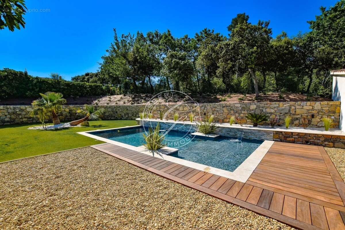 A vendre flayosc - villa  de 225 m2 avec piscine à pieds au village - photo 5