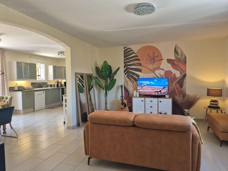 Maison à SOLLIES-VILLE