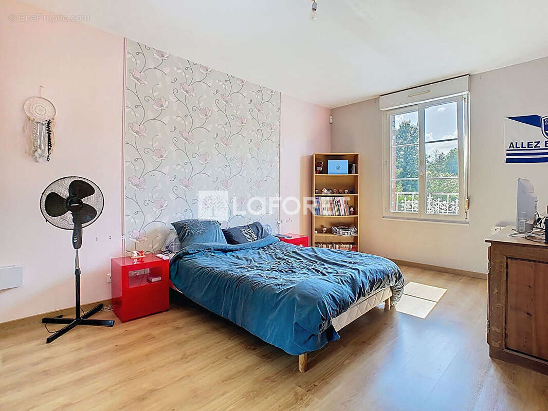 Maison à VIENNE-LE-CHATEAU