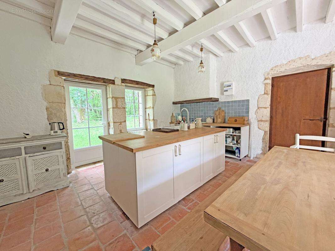 Maison à SAINT-JEAN-D'ESTISSAC