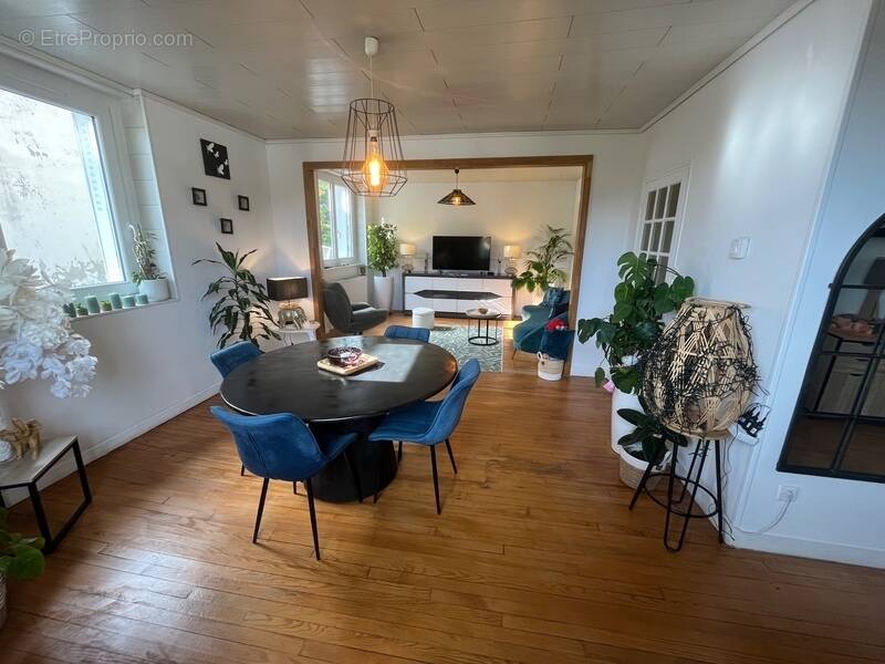 Maison à DECAZEVILLE