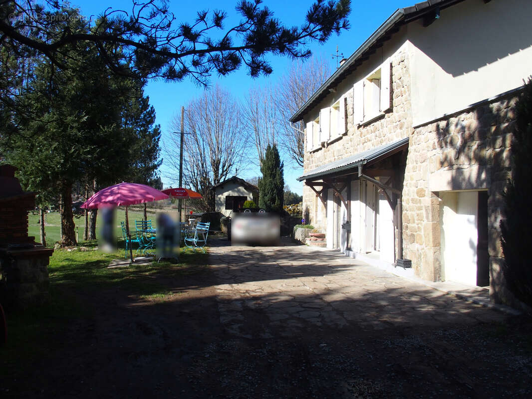 Maison à MONTREGARD