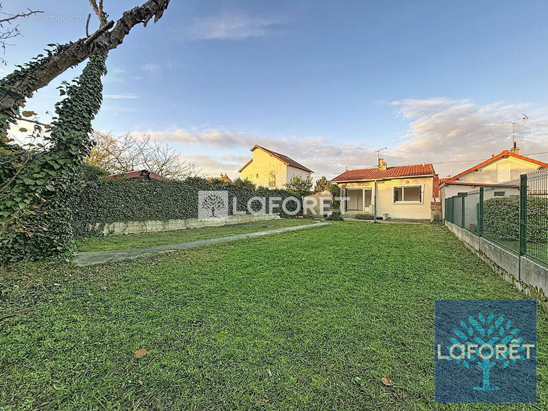 Maison à VIGNEUX-SUR-SEINE