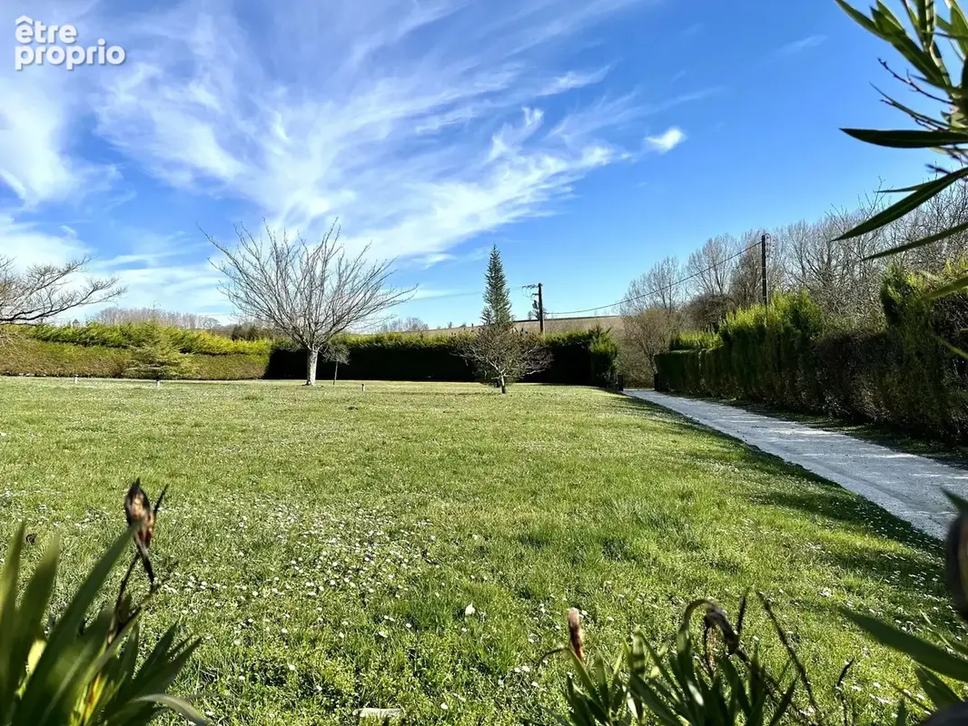 Maison de plain-pied avec grand jardin et piscine - photo 24