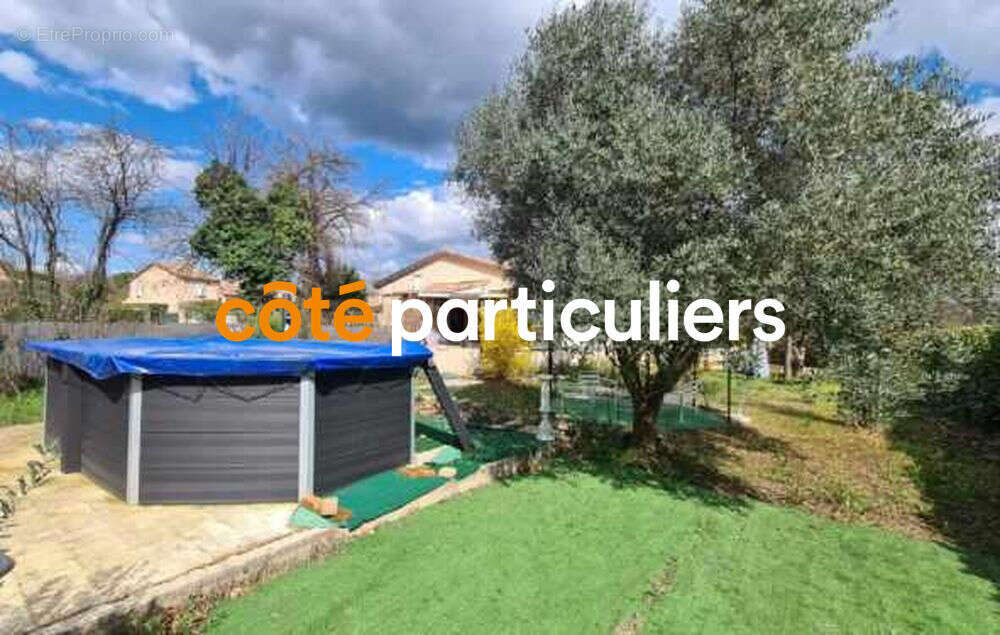 Maison à SAINT-JULIEN-LES-ROSIERS