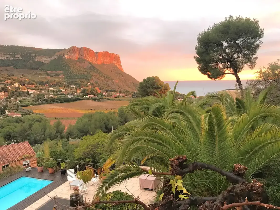 Cassis - Vente maison avec garage, piscine & vue mer - photo 4