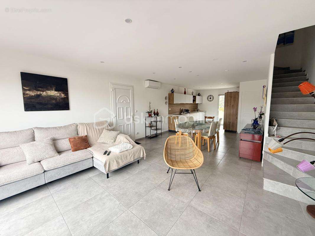 Villa t4 3 faces r+1 suite parentale - garage frontignan - photo 2