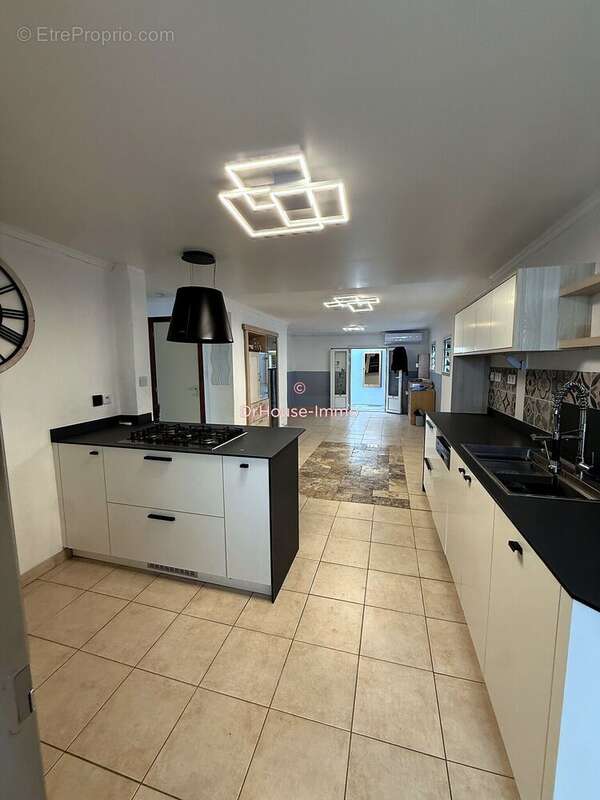 Maison 141 m² à Saint-Pierre  - photo 24