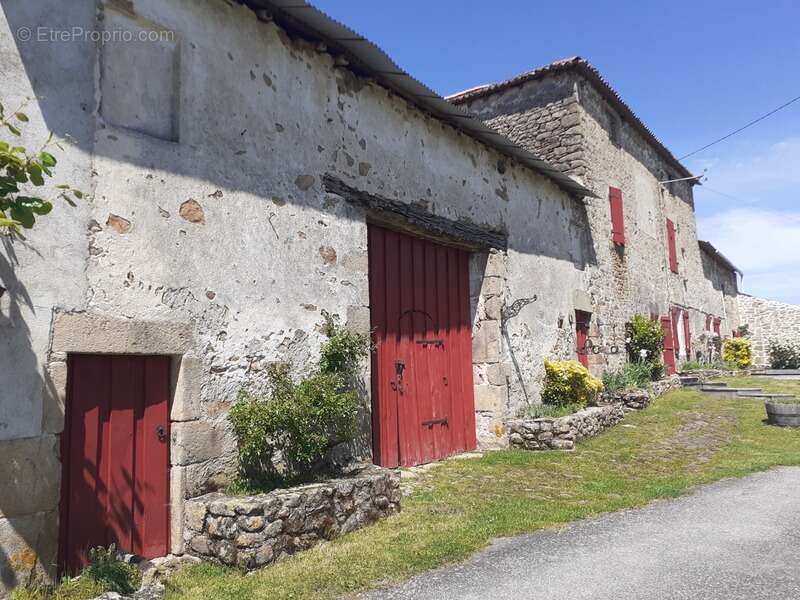 Maison à CHATEAUPONSAC