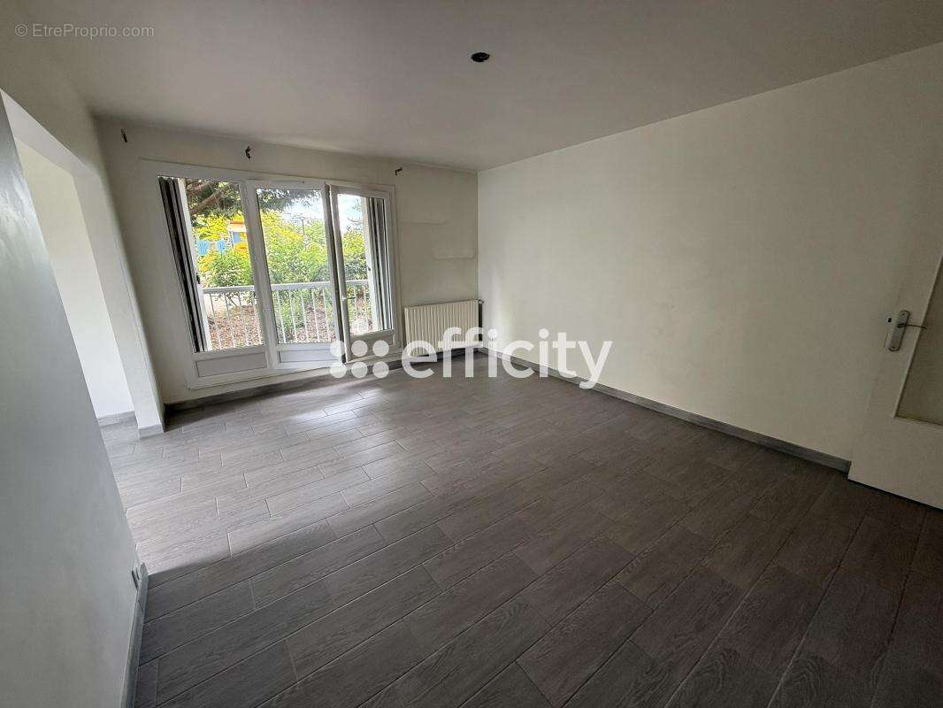 Appartement à MAGNY-LES-HAMEAUX