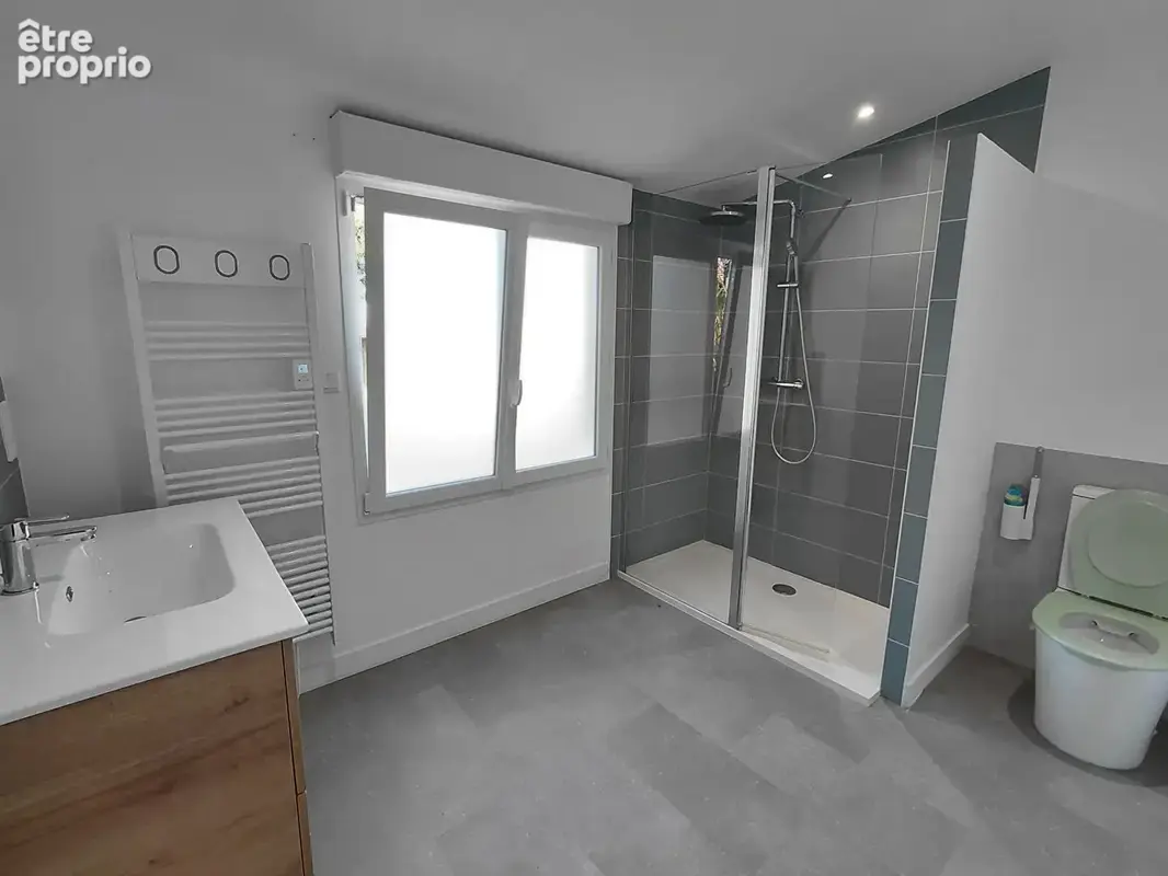 Maison entierement renovee de 126 m² dans le centre ville de challans - photo 5