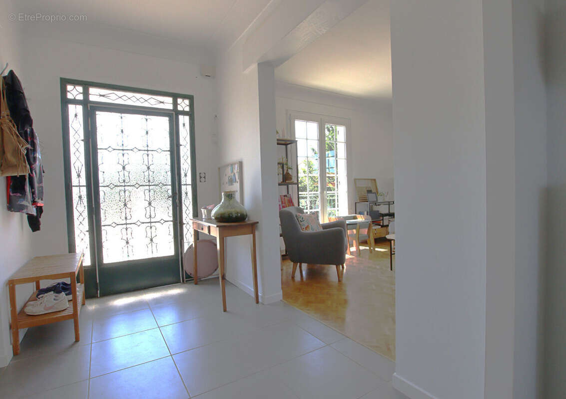 Maison 5 à 7 chambres dans le bourg de Vouillé - photo 3