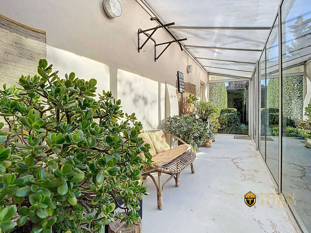 Maison de caractère de plus de 543 m² avec local commercial, garage et grand jardin  Secteur Coudekerque-Branche. Titan immobilier - Maison à COUDEKERQUE-BRANCHE