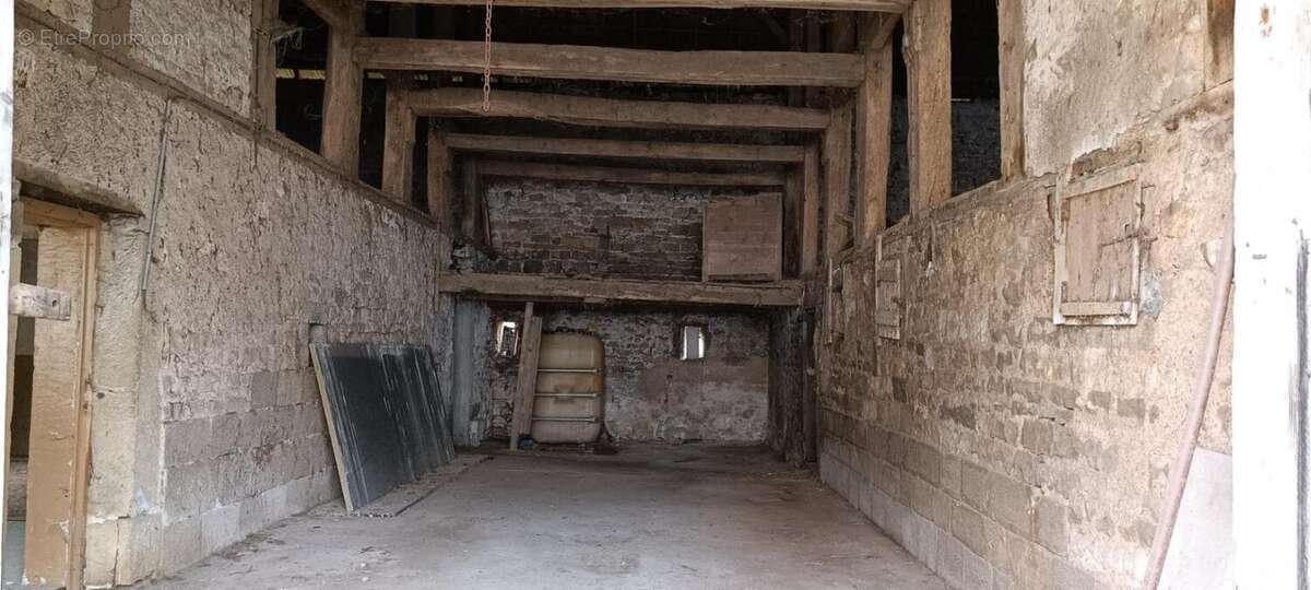 Corps de ferme 200m2  4 pièces et annexe  70300 Baudoncourt - photo 6