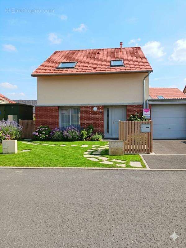 Maison à OYE-PLAGE
