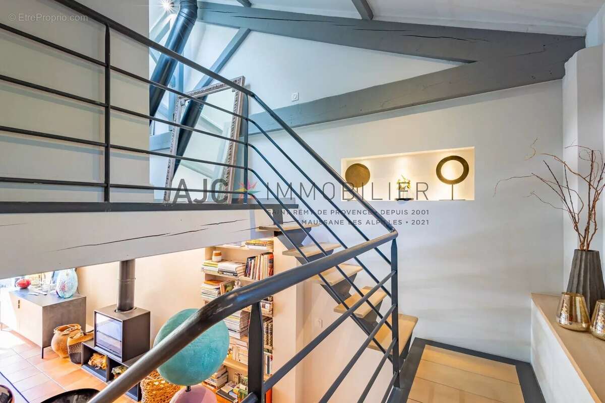 Saint-Rémy-de-Provence – À pied du centre, une maison rénovée au charme de la campagne - photo 13
