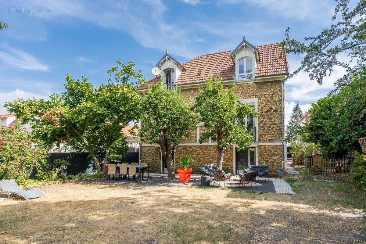 Maison de caractère de 145 m² avec jardin et sous-sol complet - photo 12