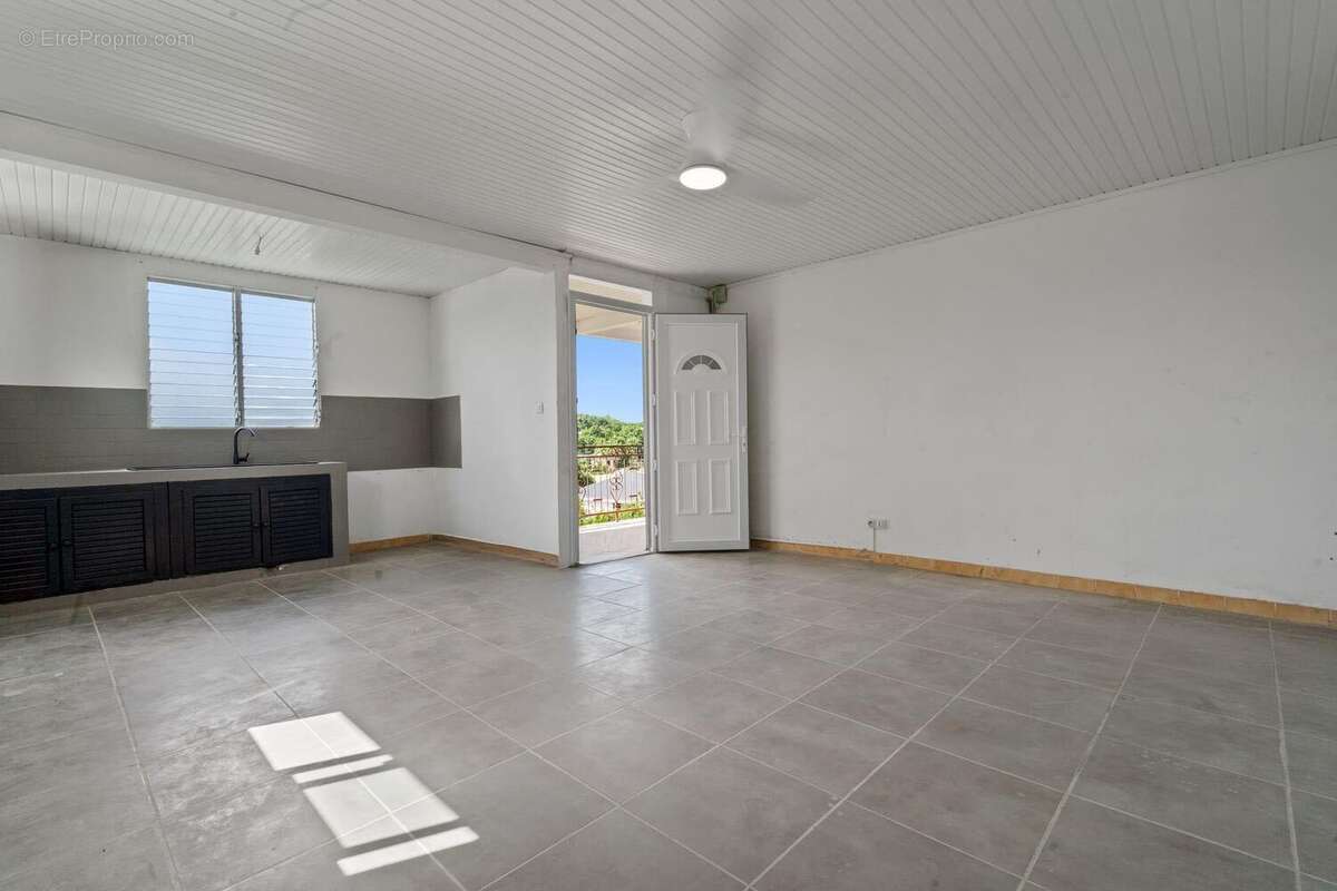 Appartement à RIVIERE-SALEE