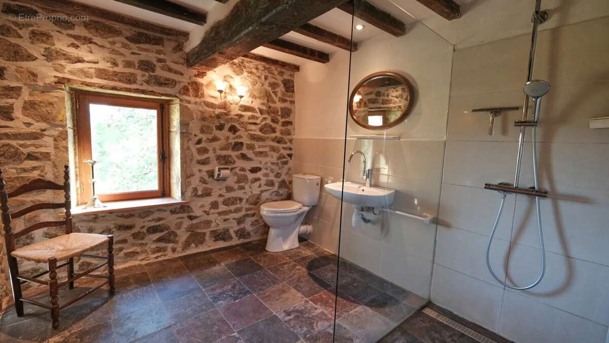 Charmante fermette avec vue imprenable à vendre près de Villapourçon - photo 8