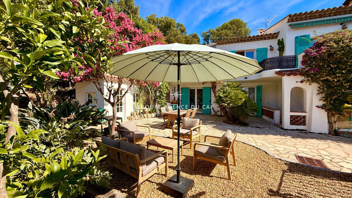 Villa 174m²  comprenant 9 pieces avec appartements independants, belle vue degagee, proche des plages et des commerces des issam - photo 4