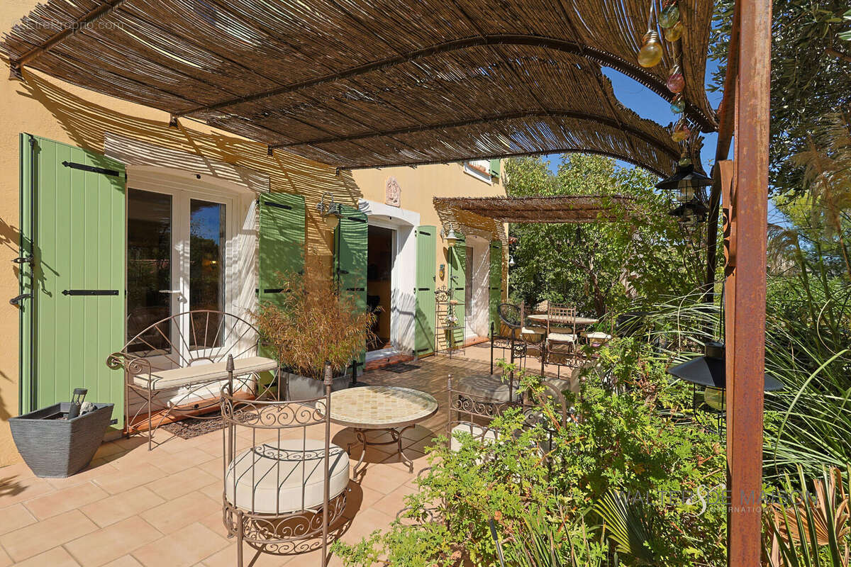 Maison à LE REVEST-LES-EAUX