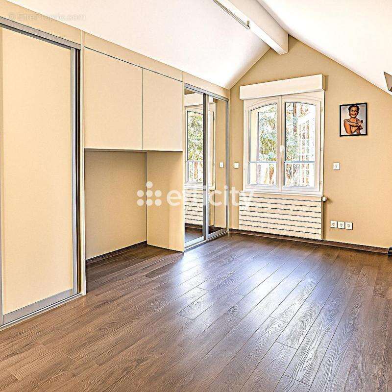 Maison à LE PERREUX-SUR-MARNE