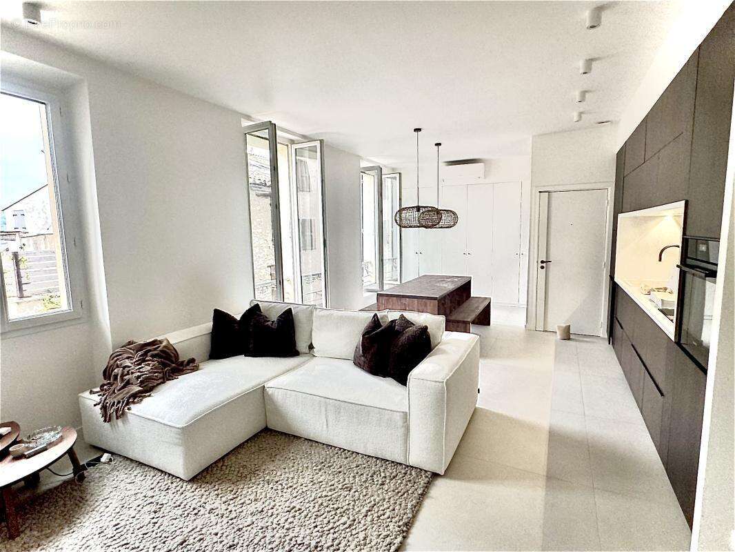 Appartement à LA COLLE-SUR-LOUP