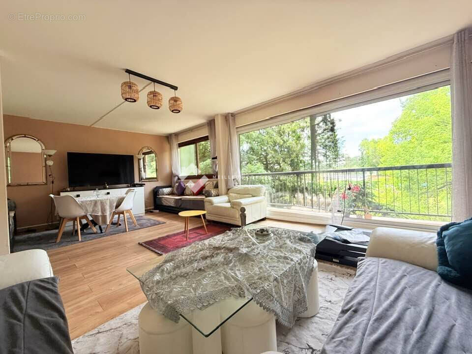 Appartement à CHILLY-MAZARIN
