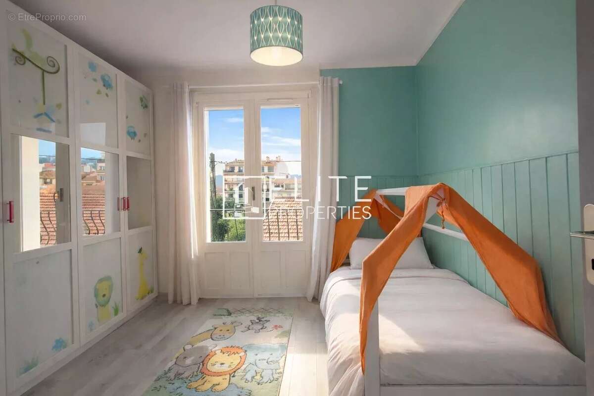 Appartement à VALLAURIS