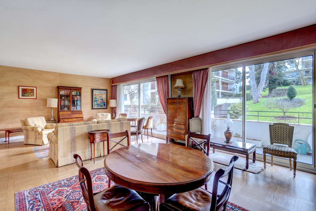 Appartement à VILLE-D'AVRAY