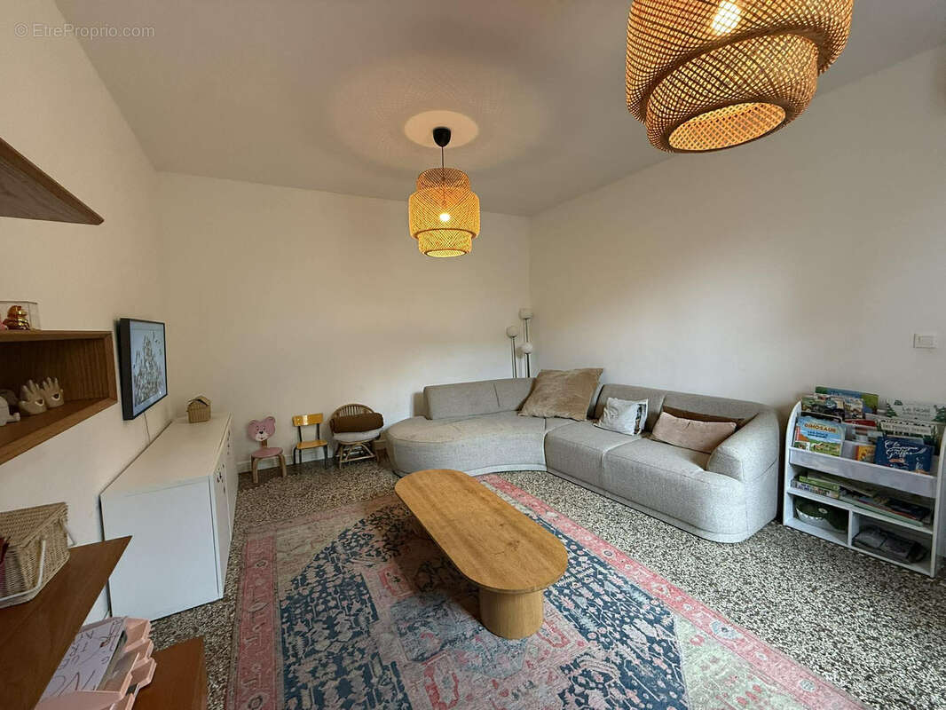 Maison à FONTVIEILLE